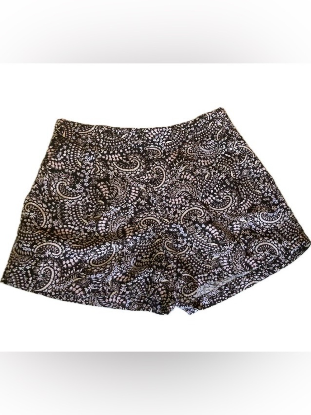NWT LOFT Linen Blend Shorts Sz Med Cruise Beach Brunch Paisley
High Waist